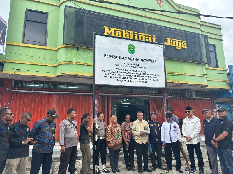 Didampingi Tim Hukum Piter Ell, Pengadilan Agama Jayapura Sita Ruko dan Bengkel Mewah Pengusaha Padang di Abepura