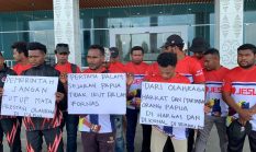 Seluruh Dana Terserap ke PSU, Atlet FORNAS Demo PJ Gubernur Papua Karena Tidak Bisa Berangkat