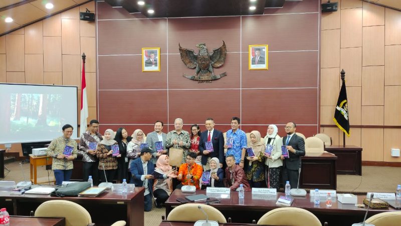 Tim Penulis Buku PROSUMENESIA Mahasiswa Doktoral Ilmu Komunikasi Angkatan 33 Usahid Jakarta