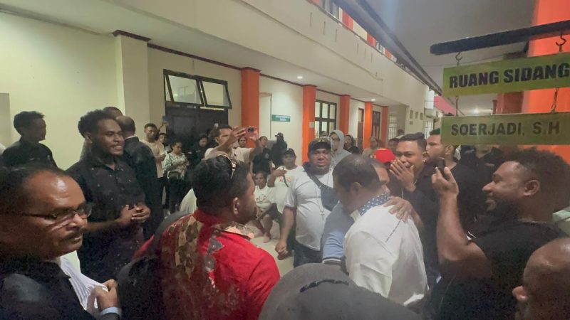 Heri Naap disambut tangis bahagia oleh Herry, keluarga, serta tim penasehat hukum yang mendampinginya sejak awal proses persidangan. Setelah mendengar putusan tersebut, Herry mengucapkan rasa syukur mendalam atas kebebasannya.