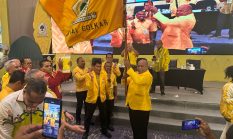 “Golkar Rebut Papua Lagi! Mathius Fakhiri Serukan Rekonsiliasi Politik: ‘Lebih Baik Seribu Teman daripada Satu Musuh’”