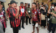 Gubernur Papua Mathius Fakhiri Dukung Langsung Persipura di Stadion Lukas Enembe