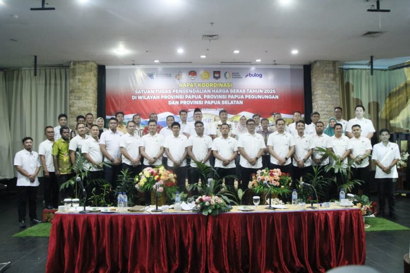 Direktorat Reserse Kriminal Khusus menggelar Rapat Koordinasi Satgas Pengendalian Harga Beras Daerah, Kamis (23/10/2025), di Ballroom Hotel Aston Jayapura.