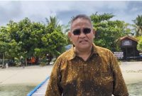 Ketua Umum Jaringan Media Siber Indonesia (JMSI) Dr Teguh Santosa MA menyempatkan diri menikmati keindahan alam Raja Ampat
