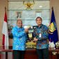 Executive General Manager Pertamina Patra Niaga Regional Papua Maluku, Awan Raharjo bersama Gubernur Papua pada hari Kamis 27 -11-2025