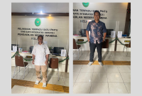 Foto: Metu Iksomon SH dari Kantor Yuliyanto & Associates (duduk) dan Max Mallu, SH sari Kantor Hukum Yuliyanto, SH, MH & Associates. 