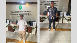 Foto: Metu Iksomon SH dari Kantor Yuliyanto & Associates (duduk) dan Max Mallu, SH sari Kantor Hukum Yuliyanto, SH, MH & Associates. 