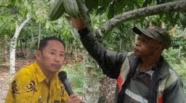 Billy Mambrasar, putra asli Papua yang kini menjabat sebagai Anggota Komite Eksekutif Presiden RI untuk OTSUS Papua, sekaligus Peneliti Kebijakan Ekonomi di Pusat Kajian Daya Saing ASEAN di Batam, temui langsung The Secretary of Climate Change and Low Carbon Policy