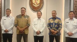 Menteri Kelautan dan Perikanan Sakti Wahyu Trenggono menerima kunjungan Komite Eksekutif Percepatan Pembangunan Papua, yang dipimpin oleh Ketua Velix Wanggai dan anggota Komjen Pol (Purn) Drs. Paulus Waterpauw, M.Si. Pertemuan tersebut membahas percepatan pembangunan sektor kelautan dan perikanan di Tanah Papua, termasuk program strategis Kampung Nelayan Merah Putih.