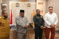  Pimpinan Komite Eksekutif Papua (KEP), Komjen Pol (Purn) Drs. Paulus Waterpauw, M.Si, melakukan pertemuan dengan jajaran pimpinan Pemerintah Provinsi Papua Barat Daya guna membahas percepatan pelaksanaan program prioritas Presiden Republik Indonesia, Prabowo Subianto, di wilayah Papua Barat Daya.