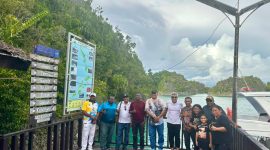 Komite Eksekutif Papua  Komjen Pol (purn) Paulus Waterpauw Lakukan Peninjauan langsung di lokasi wisata Piaynemo, Kabupaten Raja Ampat, Papua Barat Daya. (foto Ist)