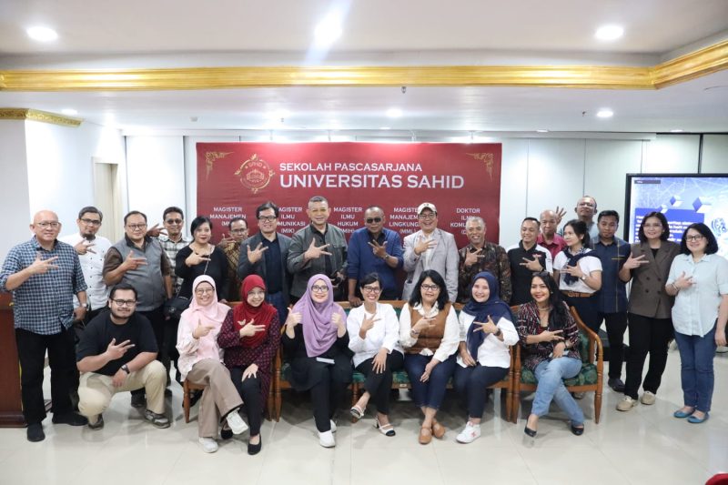 diskusi intelektual bertajuk “Apakah Kita Menuju Perang Besar Dunia?” pada Jumat, 10 April 2026