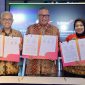 Indosat, Kemnaker RI dan Wadhwani Foundation menandatangani Nota Kesepahaman (MoU) tentang Kolaborasi Penguatan Ekosistem Ketenagakerjaan Nasional pada 5 Mei 2026 di Jakarta. Kolaborasi ini menjadi langkah strategis untuk memperluas akses pelatihan kecerdasan artifisial (AI), keterampilan digital, dan kewirausahaan bagi tenaga kerja Indonesia melalui integrasi ekosistem SIAPKerja, platform pembelajaran Wadhwani Foundation, serta dukungan konektivitas dan ekosistem teknologi Indosat. 