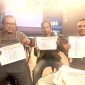 Panji Agung Mangkunegoro (ketua LSM Gempur Papua) dan Marthen Ratu Kana (sekretaris LSM Gempur Papua) saat diwawancarai oleh media