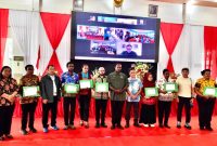 46 Profesor UNJ dan Billy Mambrasar Latih 1.000 Guru di Pedalaman Mappi