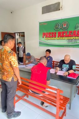 Dua Tersangka Narkotika Dilimpahkan ke Kejaksaan Negeri Jayapura