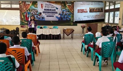SMP Negeri 9 Merauke menggelar sosialisasi anti-bullying pada MPLS 2026. Ketua IPK Indonesia Wilayah Papua mengajak siswa berani melapor dan menjadi pelopor sekolah bebas perundungan.