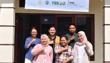 Program TEKAD PBRT tidak hanya memberikan pelatihan literasi keuangan, perencanaan ekonomi rumah tangga, dan kewirausahaan, tetapi juga memberikan dukungan pengembangan usaha melalui demonstration plot (demplot) untuk mengembangkan komoditas unggulan di setiap kampung.