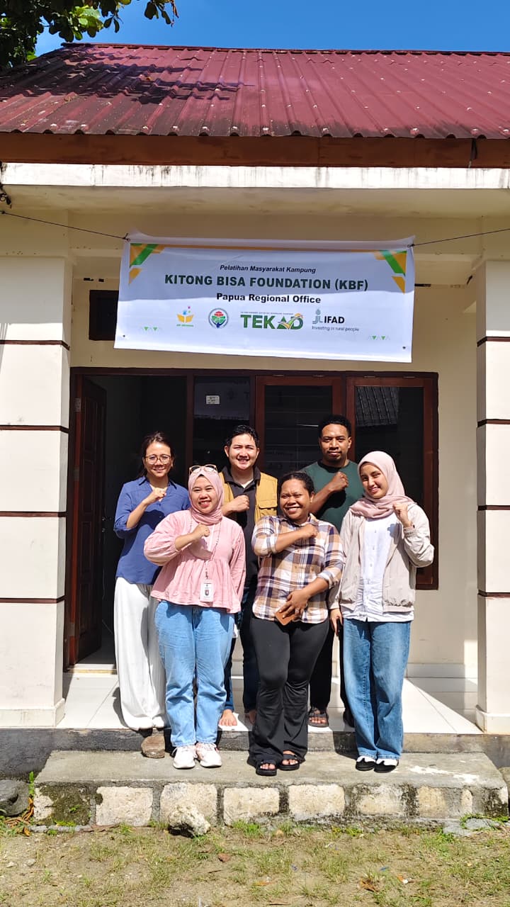 Program TEKAD PBRT tidak hanya memberikan pelatihan literasi keuangan, perencanaan ekonomi rumah tangga, dan kewirausahaan, tetapi juga memberikan dukungan pengembangan usaha melalui demonstration plot (demplot) untuk mengembangkan komoditas unggulan di setiap kampung.