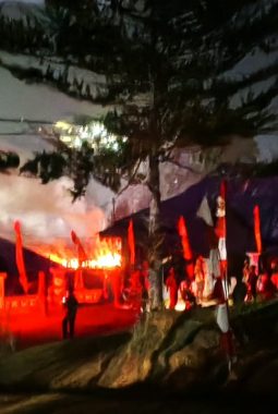POLISI REDAM KERICUHAN DI PUNCAK, SEJUMLAH KANTOR PEMERINTAHAN DIBAKAR