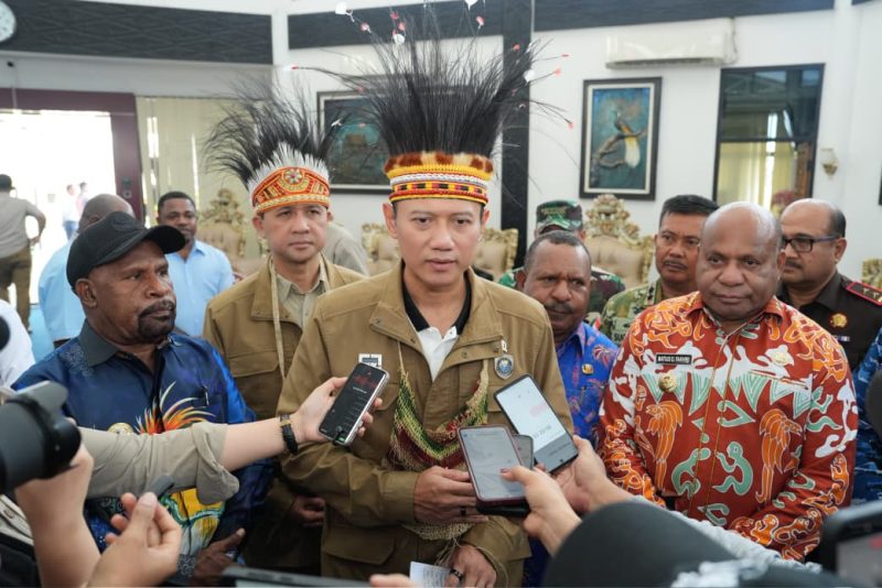Agus Harimurti Yudhoyono (AHY) tiba di Papua untuk melakukan kunjungan kerja dan bertemu dengan sejumlah kepala daerah di Tanah Papua, Kamis (17/9/2026).