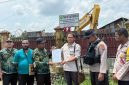 PN Timika Eksekusi Pengosongan Dua Bidang Tanah Seluas 5.000 Meter Persegi
