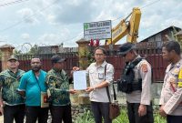 PN Timika Eksekusi Pengosongan Dua Bidang Tanah Seluas 5.000 Meter Persegi