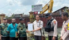 PN Timika Eksekusi Pengosongan Dua Bidang Tanah Seluas 5.000 Meter Persegi