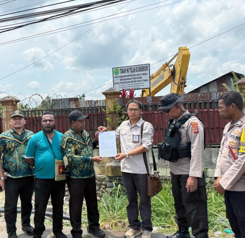 PN Timika Eksekusi Pengosongan Dua Bidang Tanah Seluas 5.000 Meter Persegi