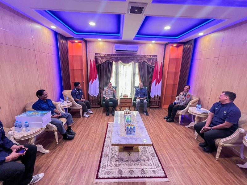 PT PLN (Persero) Unit Pelaksana Pelayanan Pelanggan (UP3) Fakfak memperkuat sinergi dengan Polres Fakfak untuk menjaga keamanan infrastruktur kelistrikan sekaligus memastikan keandalan pasokan listrik bagi masyarakat. Rabu (23/9/2026).
