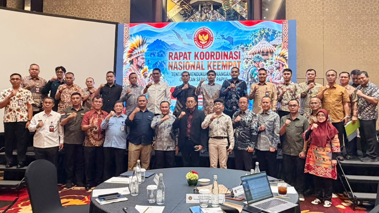 Billy hadir dalam Rapat Koordinasi Nasional (Rakornas) yang diselenggarakan Kementerian Pertahanan (Kemhan) RI di Jakarta, Rabu (7/10/2026). Rakornas tersebut mengangkat tema “Optimalisasi Peran Media sebagai Strategi Perdamaian di Papua.”